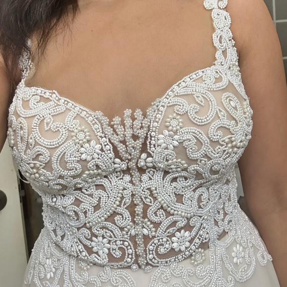 Beautiful pearls sweetheart wedding gown with A line - Picture 4 of 4